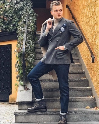 Comment porter une veste à rayures verticales gris foncé quand il fait froid