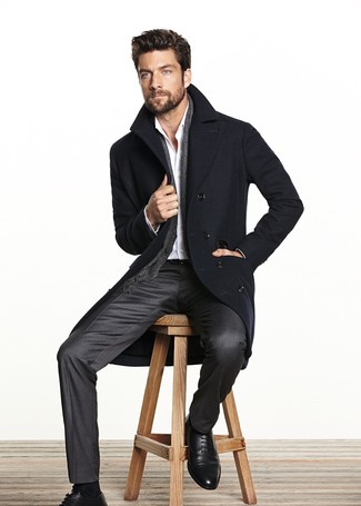 Comment porter un pantalon de costume en laine gris foncé