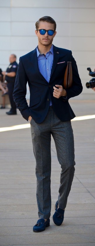 Comment porter un pantalon de costume en laine gris foncé