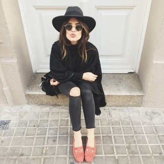 Comment porter un chapeau en laine gris foncé