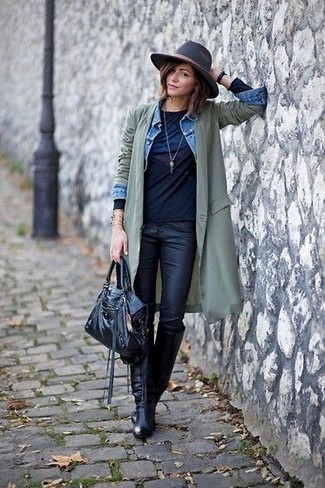 Comment porter un chapeau en laine gris foncé