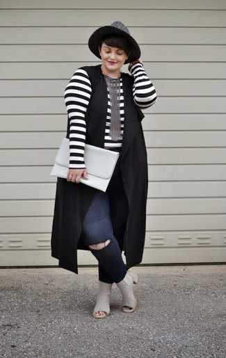 Comment porter un chapeau en laine gris foncé