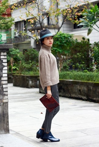 Comment porter un chapeau en laine gris foncé