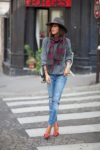 Comment porter un chapeau en laine gris foncé