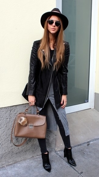 Comment porter un chapeau en laine gris foncé