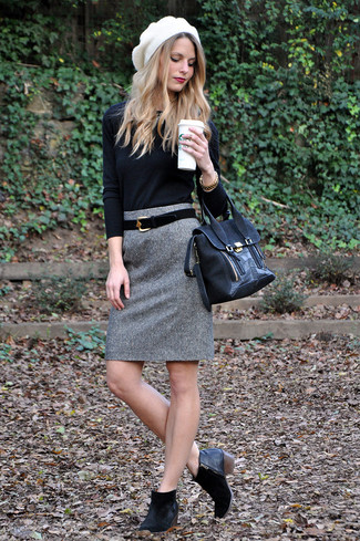 Comment porter une jupe crayon en laine gris foncé
