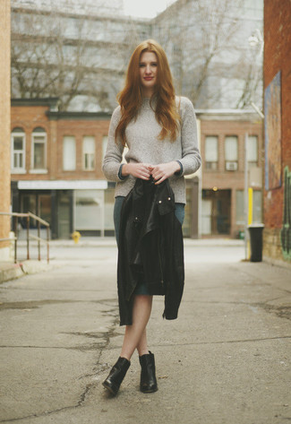 Comment porter une jupe crayon en laine gris foncé