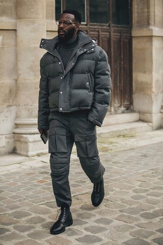 Comment porter un pull à col roulé en laine gris foncé pour un style chic decontractés