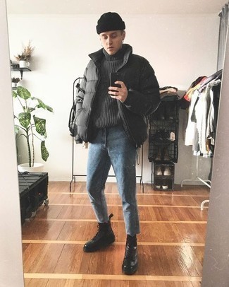 Comment porter un pull à col roulé en laine gris foncé