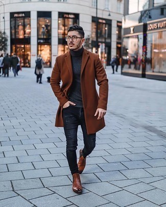 Comment porter un pull à col roulé en laine gris foncé
