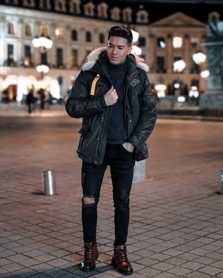 Comment porter un pull à col roulé en laine gris foncé