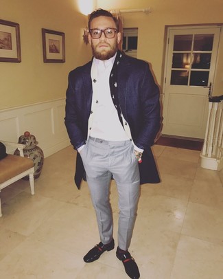 Comment porter un pantalon à carreaux au printemps