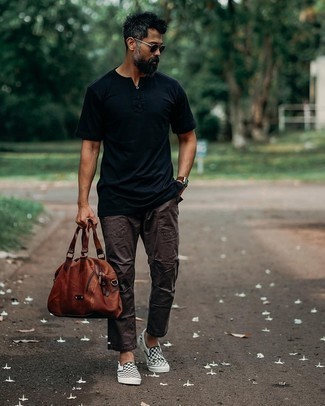 Comment porter des chaussures à carreaux en été