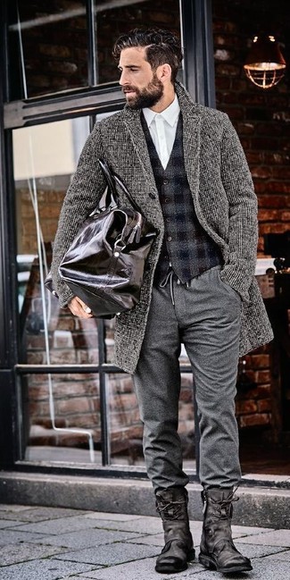Comment porter un manteau en laine à carreaux en hiver