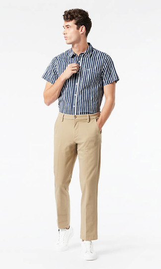 Chemise à manches courtes à rayures verticales bleu marine et blanc A.P.C.