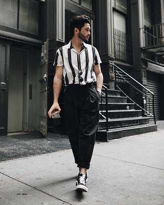 Chemise à manches courtes à rayures verticales noire et blanche Strateas Carlucci