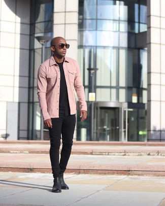 Comment porter une chemise à manches longues rose: Opte pour une chemise à manches longues rose avec un jean skinny déchiré noir pour une tenue idéale le week-end. Une paire de bottines chelsea en cuir noires ajoutera de l'élégance à un look simple.