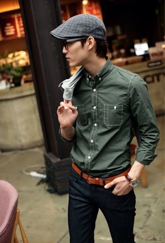 Un jean à porter avec une chemise à manches longues vert foncé: Essaie d'associer une chemise à manches longues vert foncé avec un jean pour une tenue confortable aussi composée avec goût.