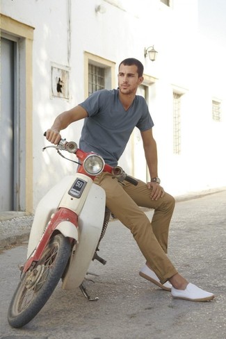 Comment porter un pantalon chino pour un style decontractés quand il fait très chaud