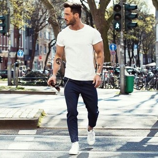 Comment porter un pantalon chino pour un style decontractés quand il fait très chaud