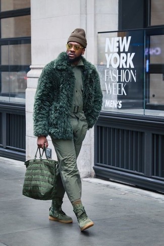 Comment porter un pantalon chino pour un style decontractés quand il fait froid