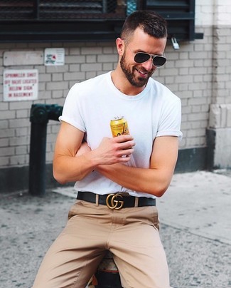 Comment porter un pantalon chino pour un style decontractés quand il fait très chaud