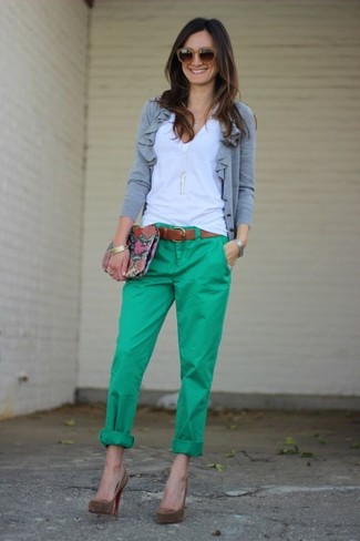 Comment porter un pantalon chino avec des escarpins