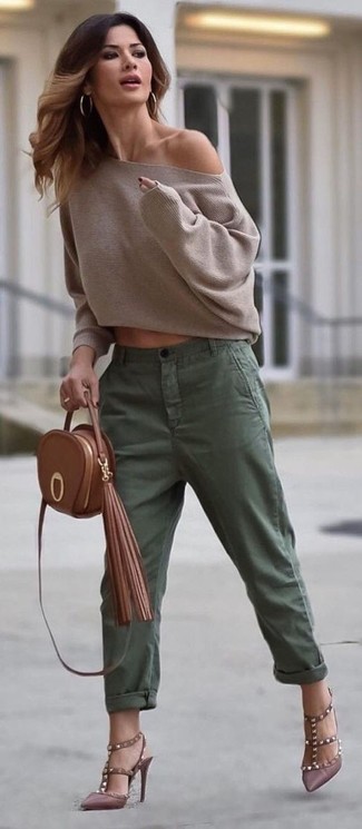 Comment porter un pantalon chino avec des escarpins
