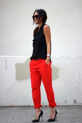Comment porter un pantalon chino avec des escarpins