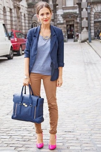 Comment porter un pantalon chino avec des escarpins