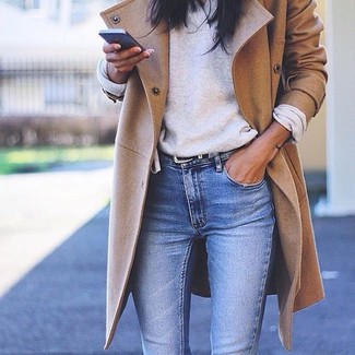 Comment porter un manteau avec un jean