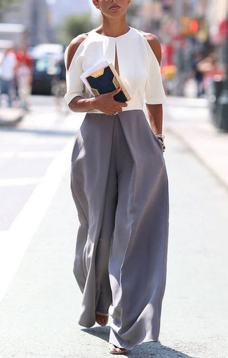 Comment porter une combinaison pantalon grise: Pense à porter une combinaison pantalon grise pour achever un look chic.