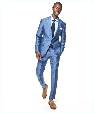 Des chaussures derby à porter avec un costume bleu: Choisis un costume bleu et une chemise de ville bleu clair pour un look classique et élégant. Si tu veux éviter un look trop formel, assortis cette tenue avec une paire de chaussures derby.