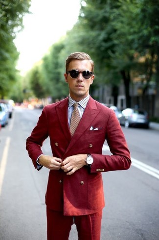 Comment porter une cravate imprimée bordeaux: Pense à associer un costume rouge avec une cravate imprimée bordeaux pour dégager classe et sophistication.