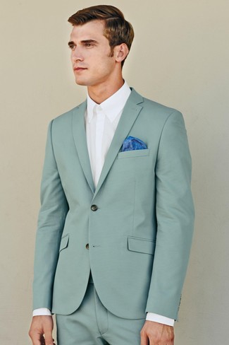 Tenue: Costume vert menthe, Chemise de ville blanche, Pochette de costume bleue