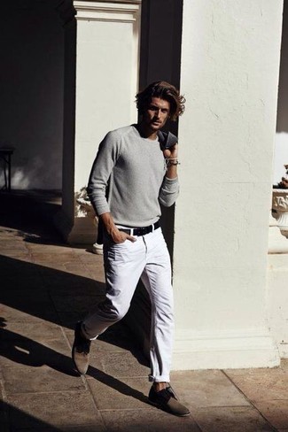 Comment porter un pull à col rond avec des chaussures derby