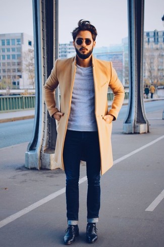 Comment porter un pull à col rond avec des chaussures derby
