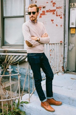 Comment porter un pull à col rond avec une chemise à manches longues