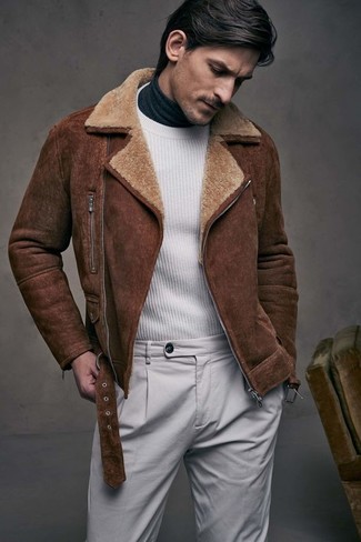 Comment porter un pull à col rond avec un pull à col roulé