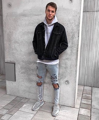 Comment porter un t-shirt à col rond avec une veste-chemise pour un style relax en automne
