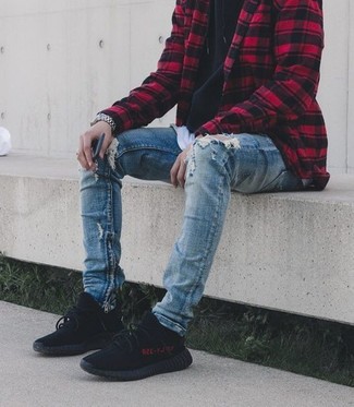 Comment porter un t-shirt à col rond avec une veste-chemise pour un style relax en automne
