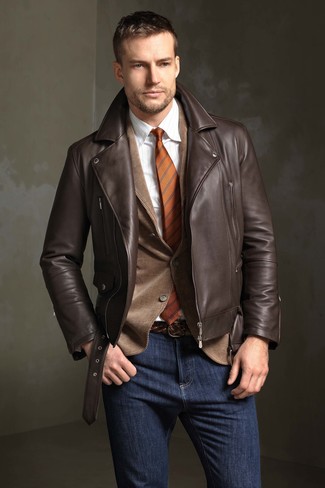 Comment porter un blazer marron foncé quand il fait frais