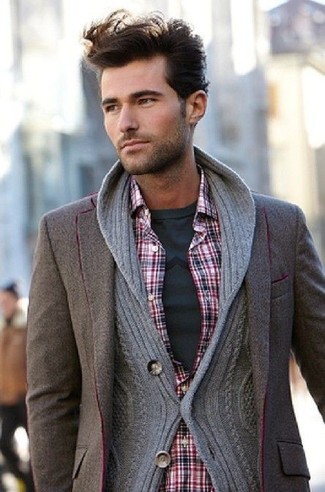 Comment porter un blazer marron foncé quand il fait frais
