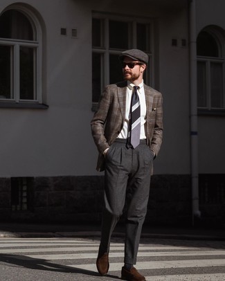 Comment porter un blazer marron foncé quand il fait frais