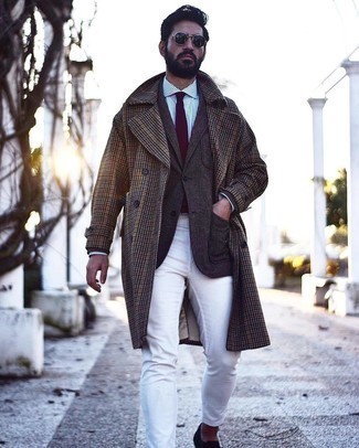 Comment porter un blazer marron foncé quand il fait froid