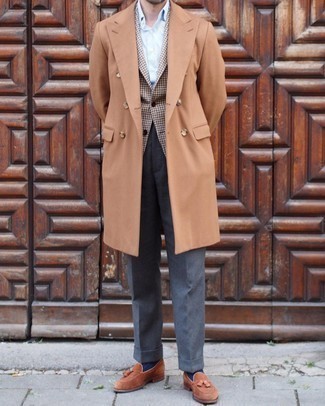 Comment porter un blazer marron foncé quand il fait froid