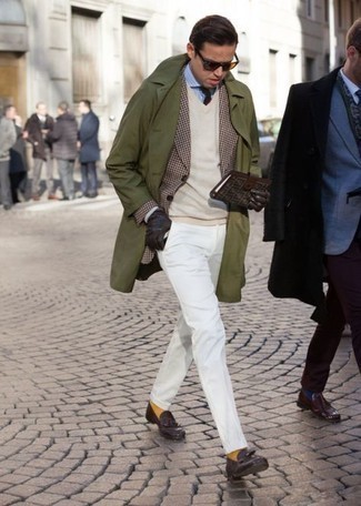 Comment porter un blazer marron foncé quand il fait frais