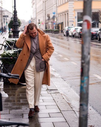 Comment porter un blazer marron foncé quand il fait froid