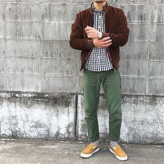 Comment porter un blouson aviateur marron foncé quand il fait chaud