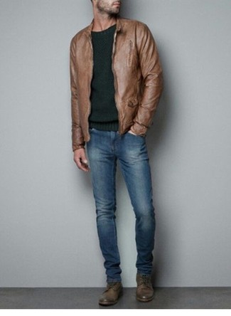 Comment porter un blouson aviateur marron foncé pour un style chic decontractés quand il fait chaud